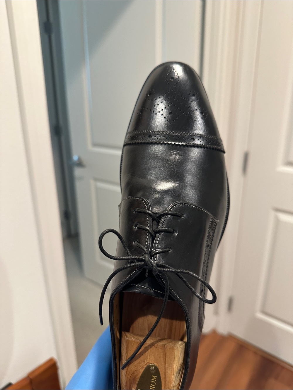 Santoni dress shoes feature a distinct toe medallion. - Picture 7 of 14
